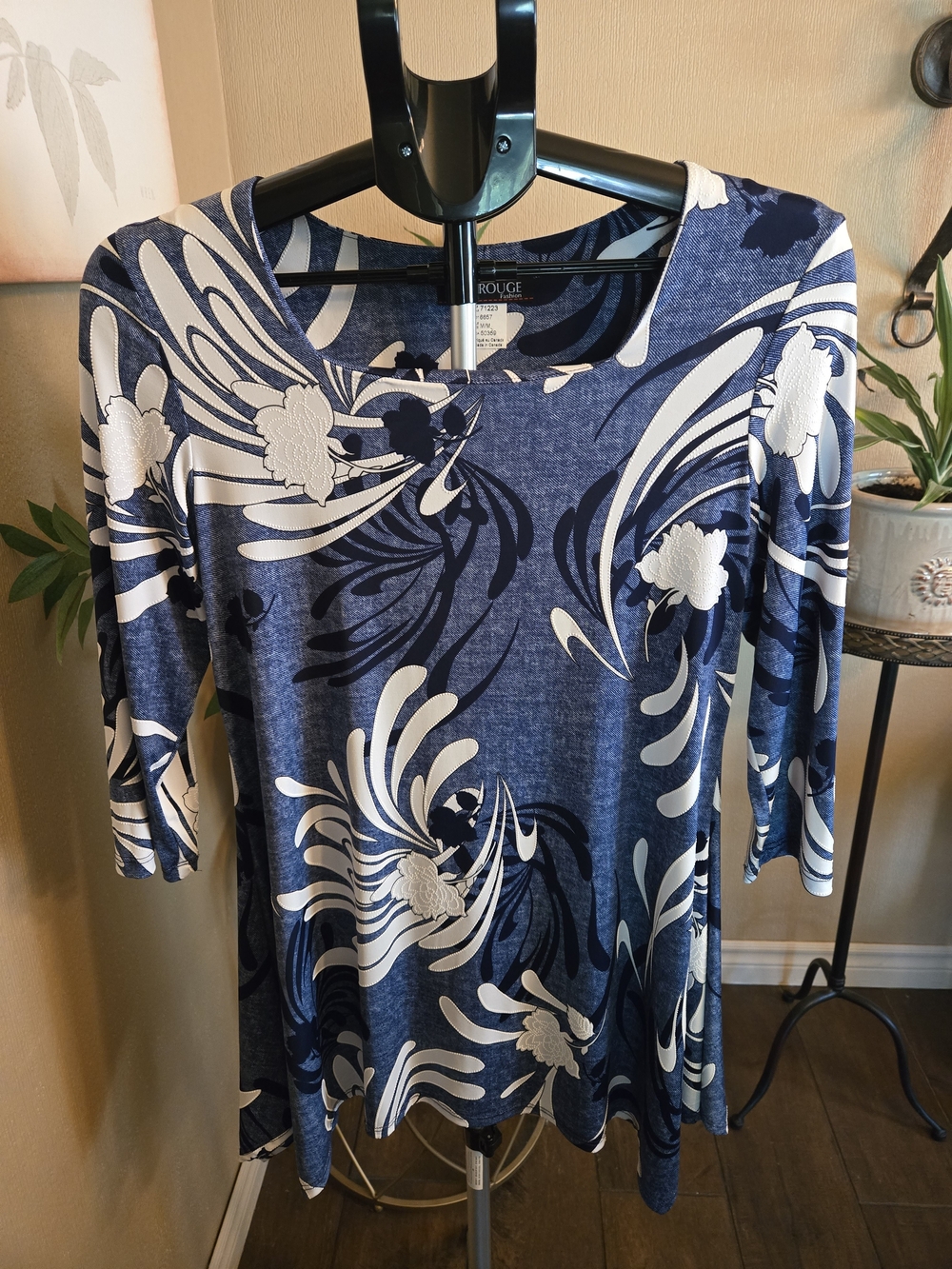 NWOT Vin Rouge  Navy & White Floral Scoop Neck Tunic Top